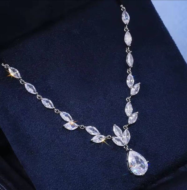 Manal necklace silver