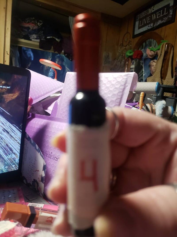 wine bottle lip tints number 4