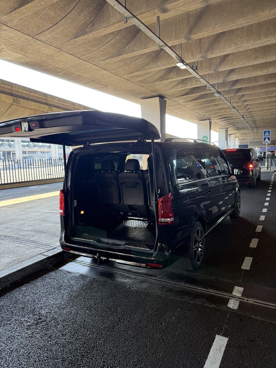 Transfert VTC Le Havre vers Paris CDG et Orly en van avec chauffeur privé