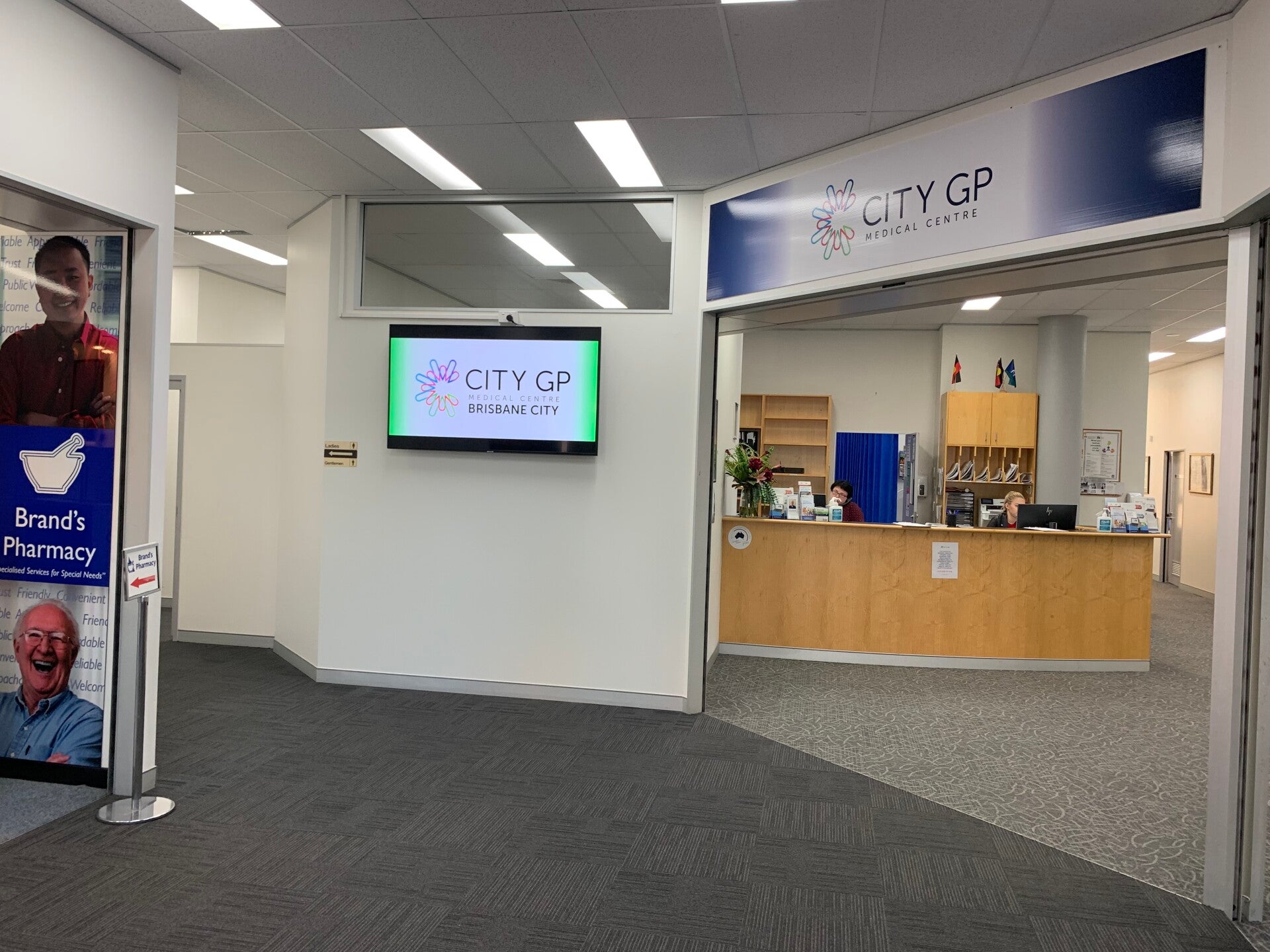 Way finding directional signage manufacturing service Yatala Gold Coast Signwriting Brisbane 