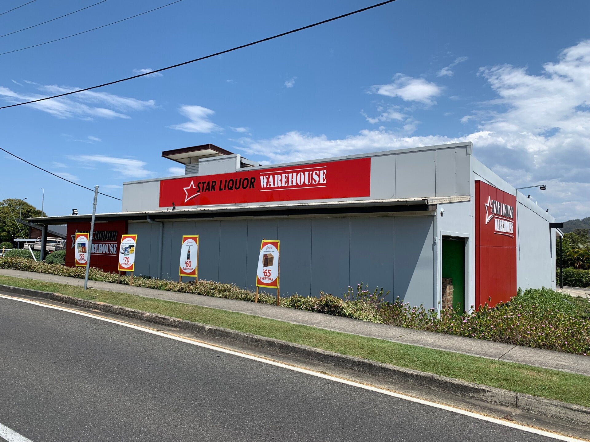 Large-scale signage gallery showing pylon signs, wayfinding systems,  signs installed by local commercial signage experts.