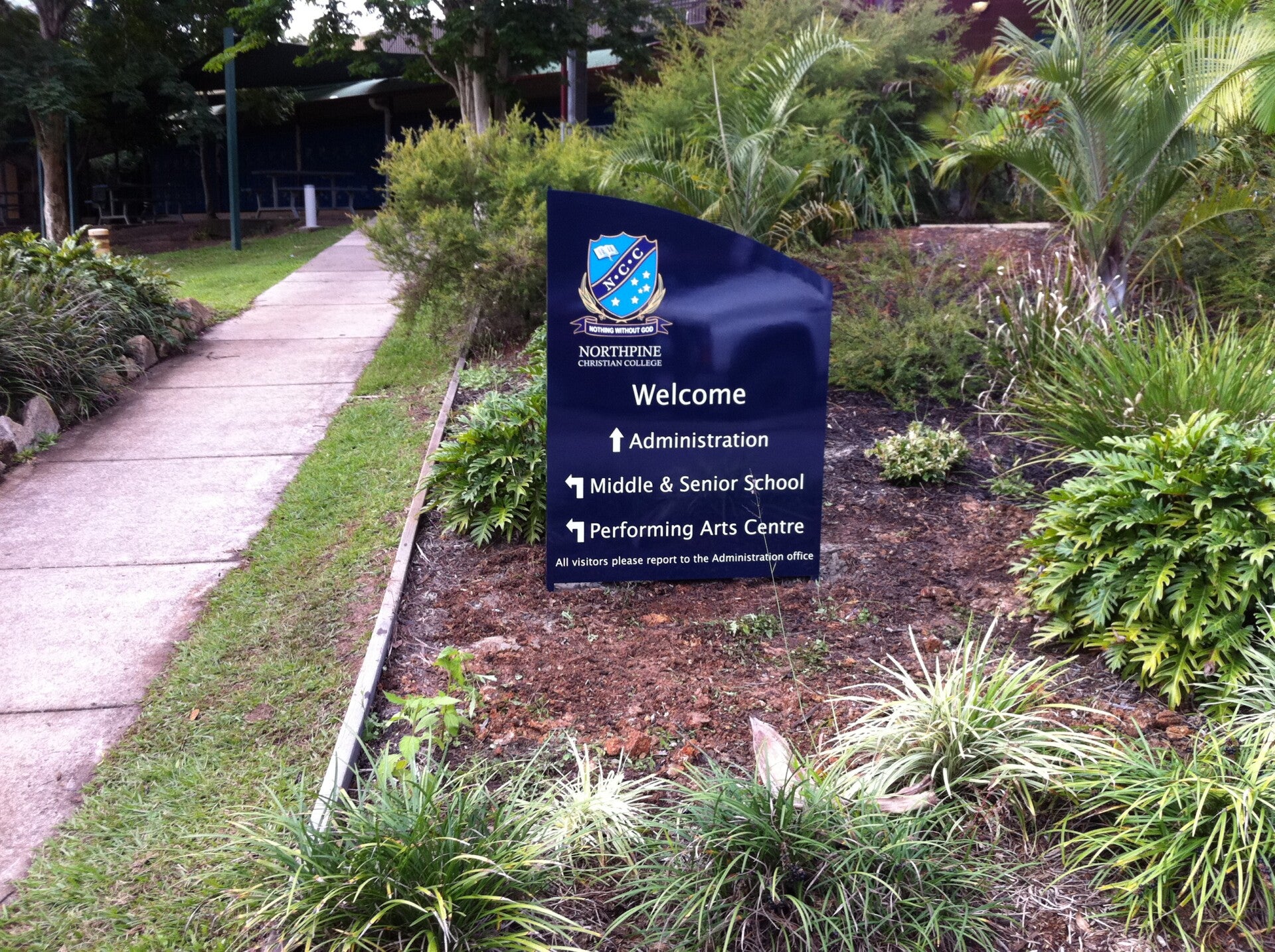 Professional outdoor signage solutions including custom directional wayfinding, freestanding illuminated pylon signs, and corporate facility branding by Brisbane signwriters.