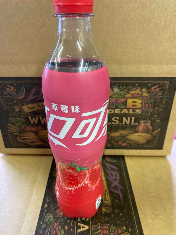 Coca cola Strawberry pet fles China // incl statiegeld