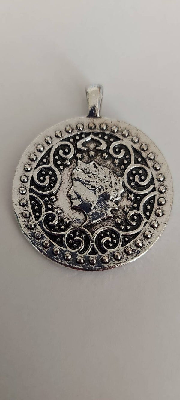 Geluks Amulet met romijns hoofd