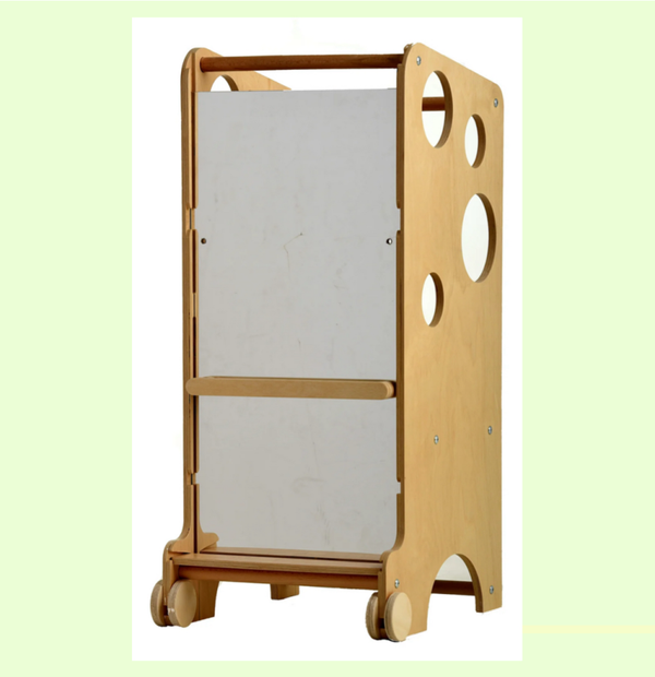 Montessori - Léiertuerm: Spigelwand