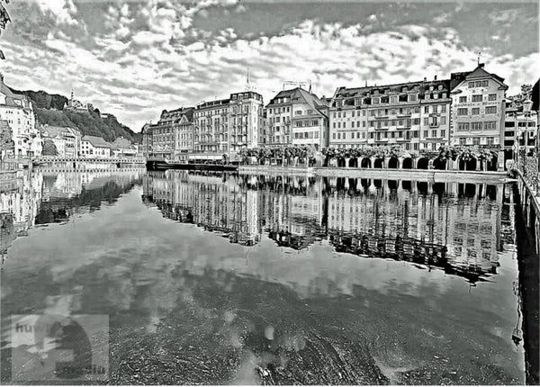 Historische Gebäude am Fluss