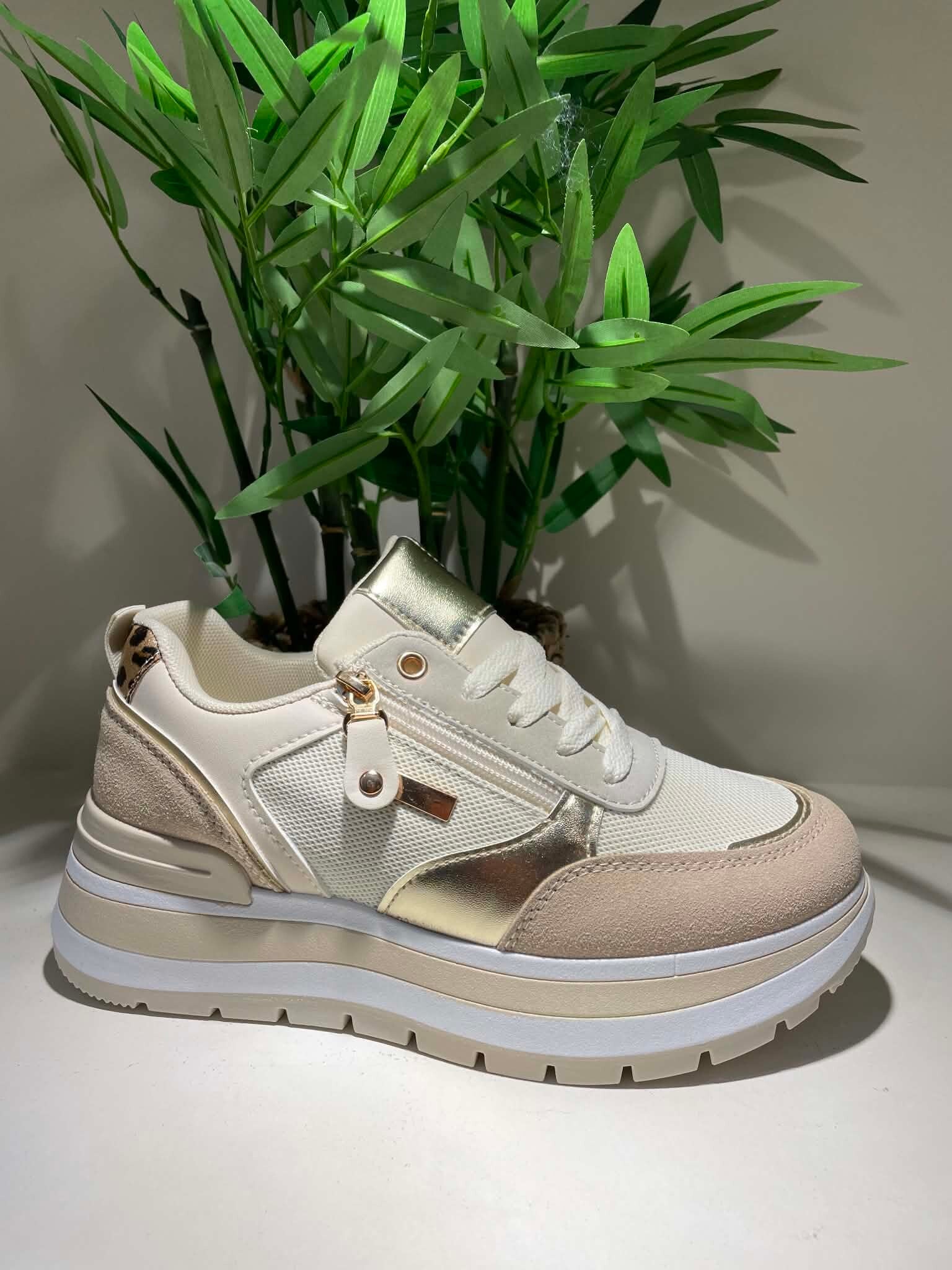 Beige sneakers met rits