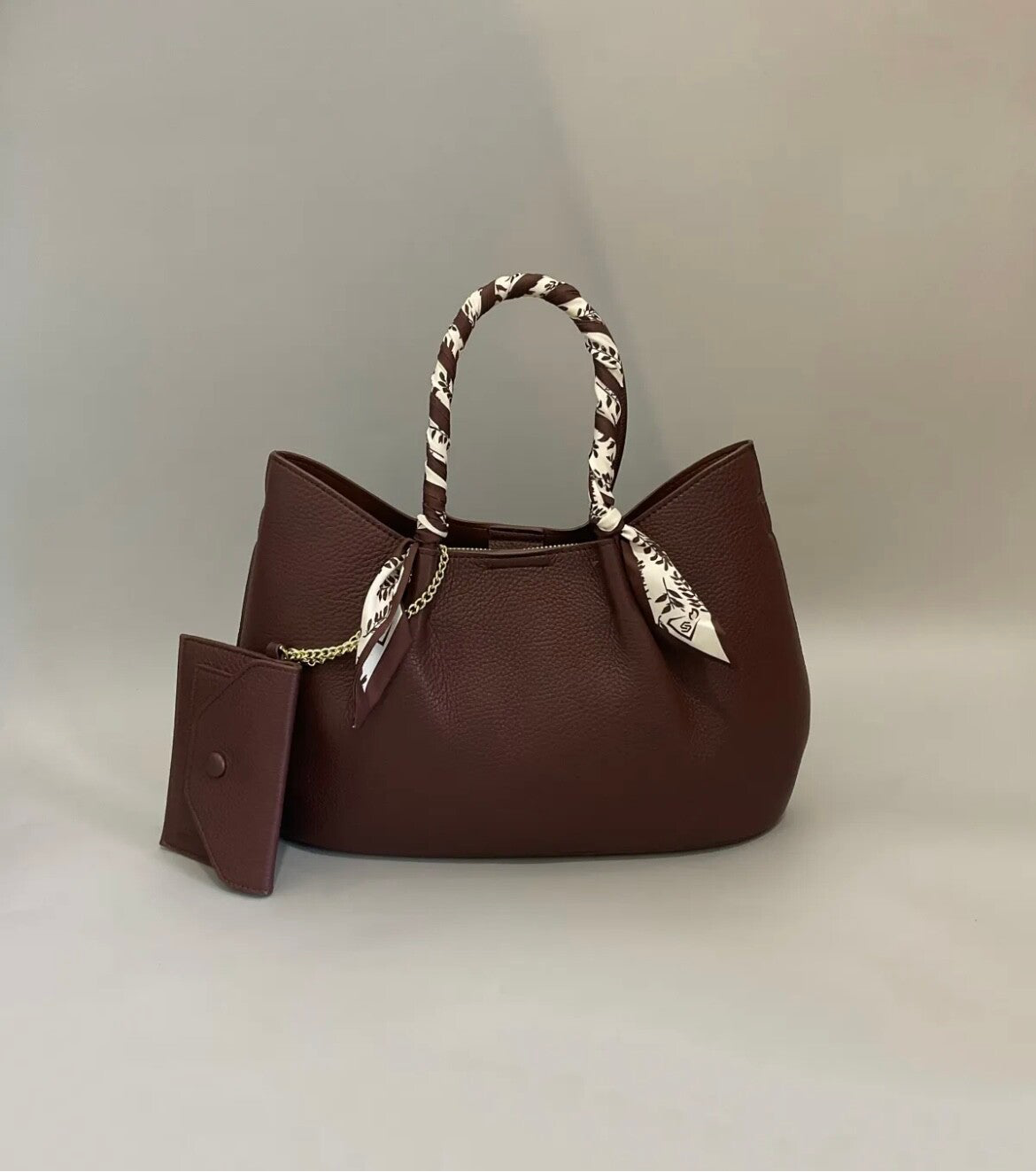 Bordeaux tas met sjaaltje