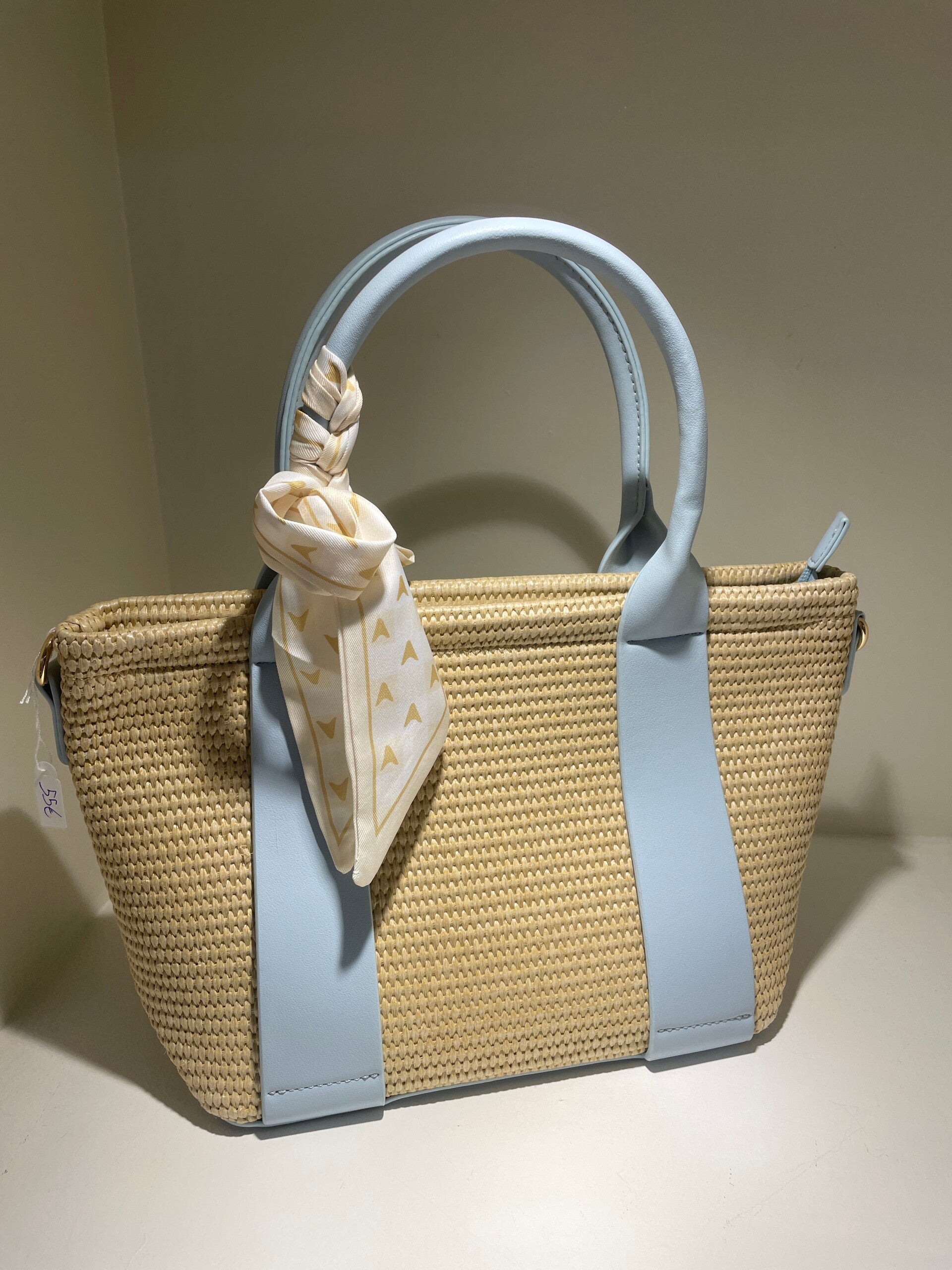 Riet handtas met blauw