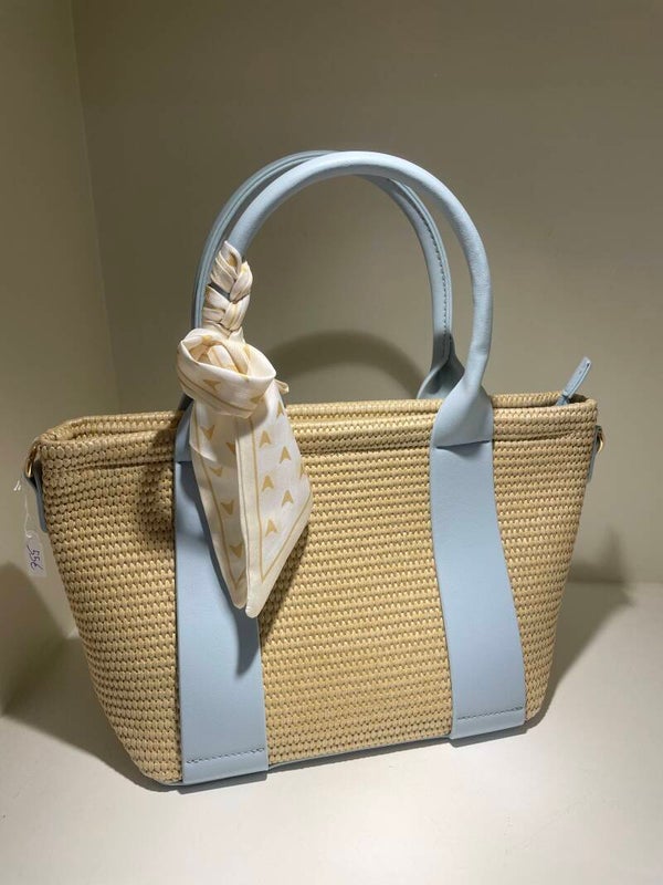 Riet handtas met blauw