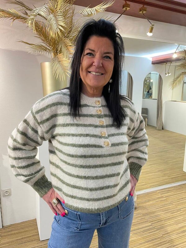 Kaki trui met goude knoopjes