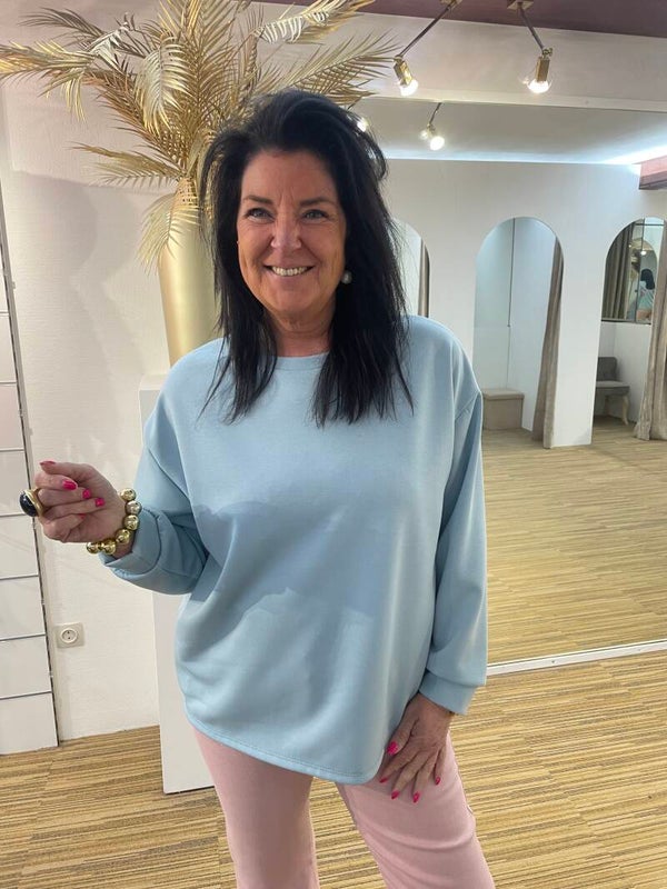 Blauw bisou pulletje