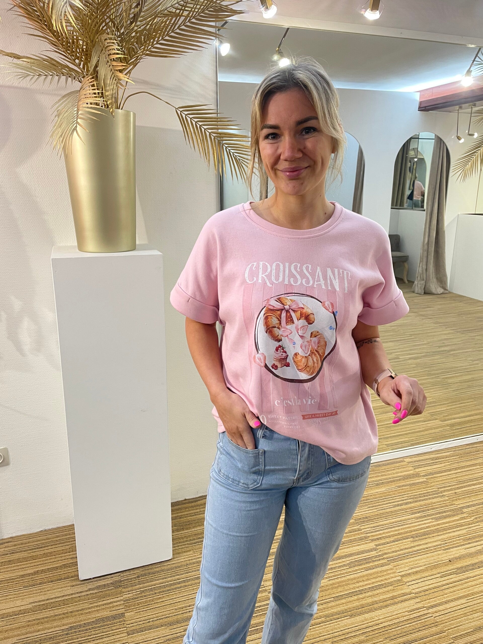 Roze croissant t-shirt