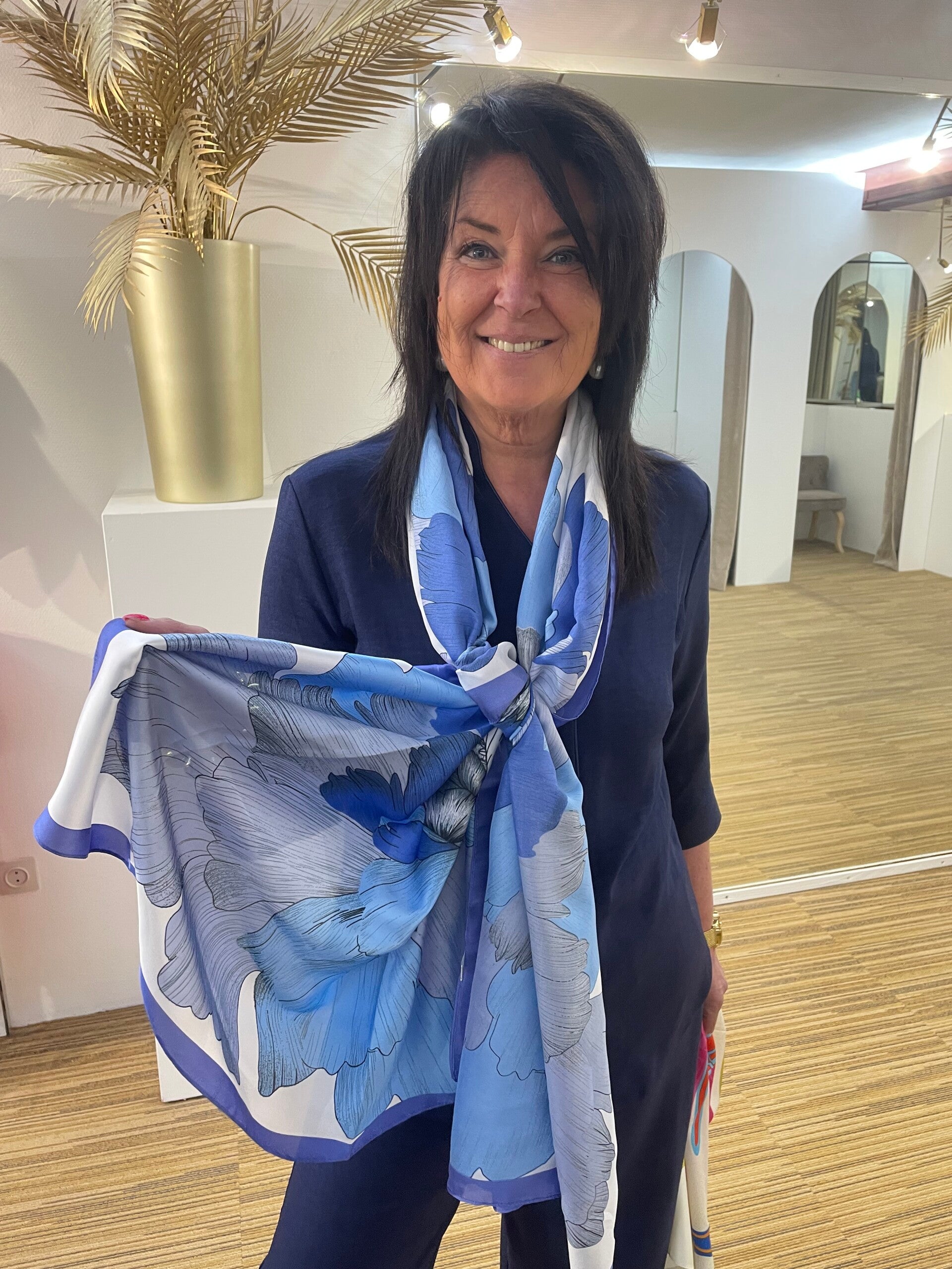 Blauw met bloemen sjaal