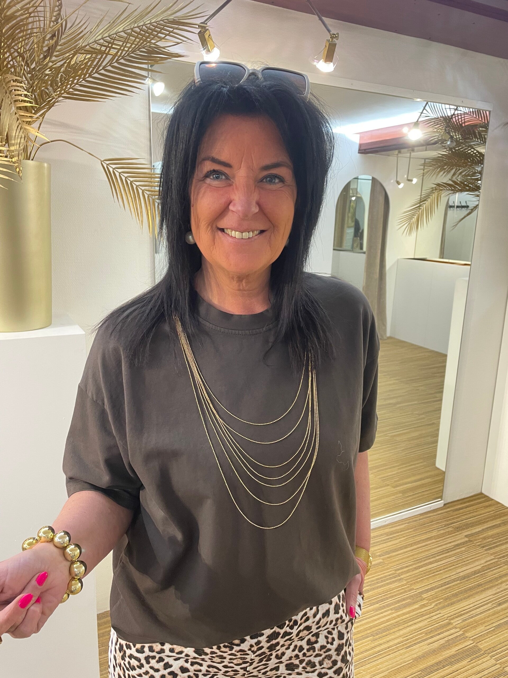 Chocolade bruin t-shirt met ketting