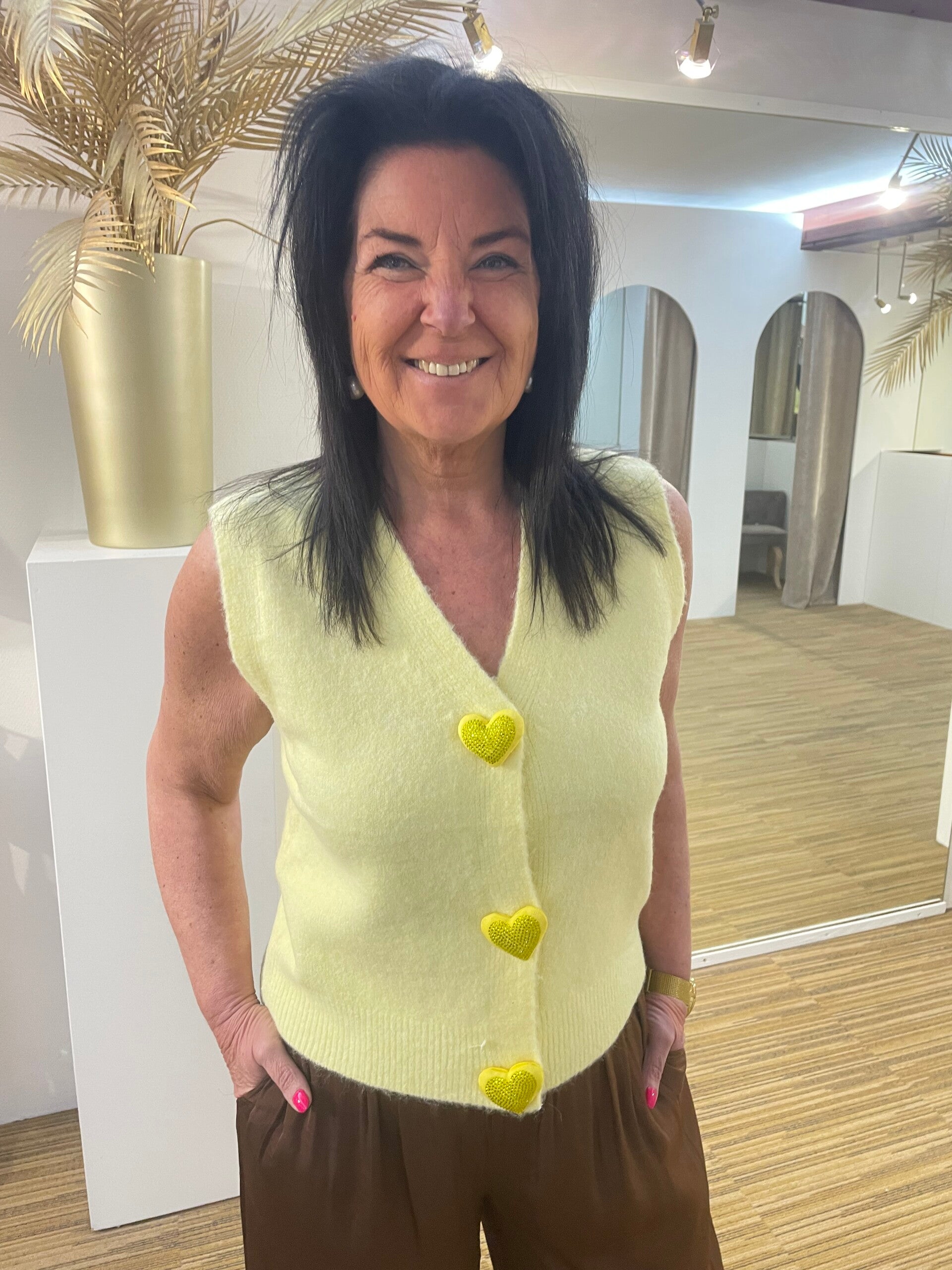 Geel debardeur met hartjes