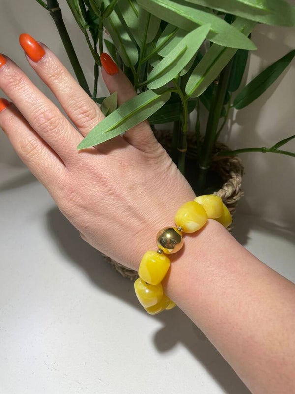 Geel armbandje