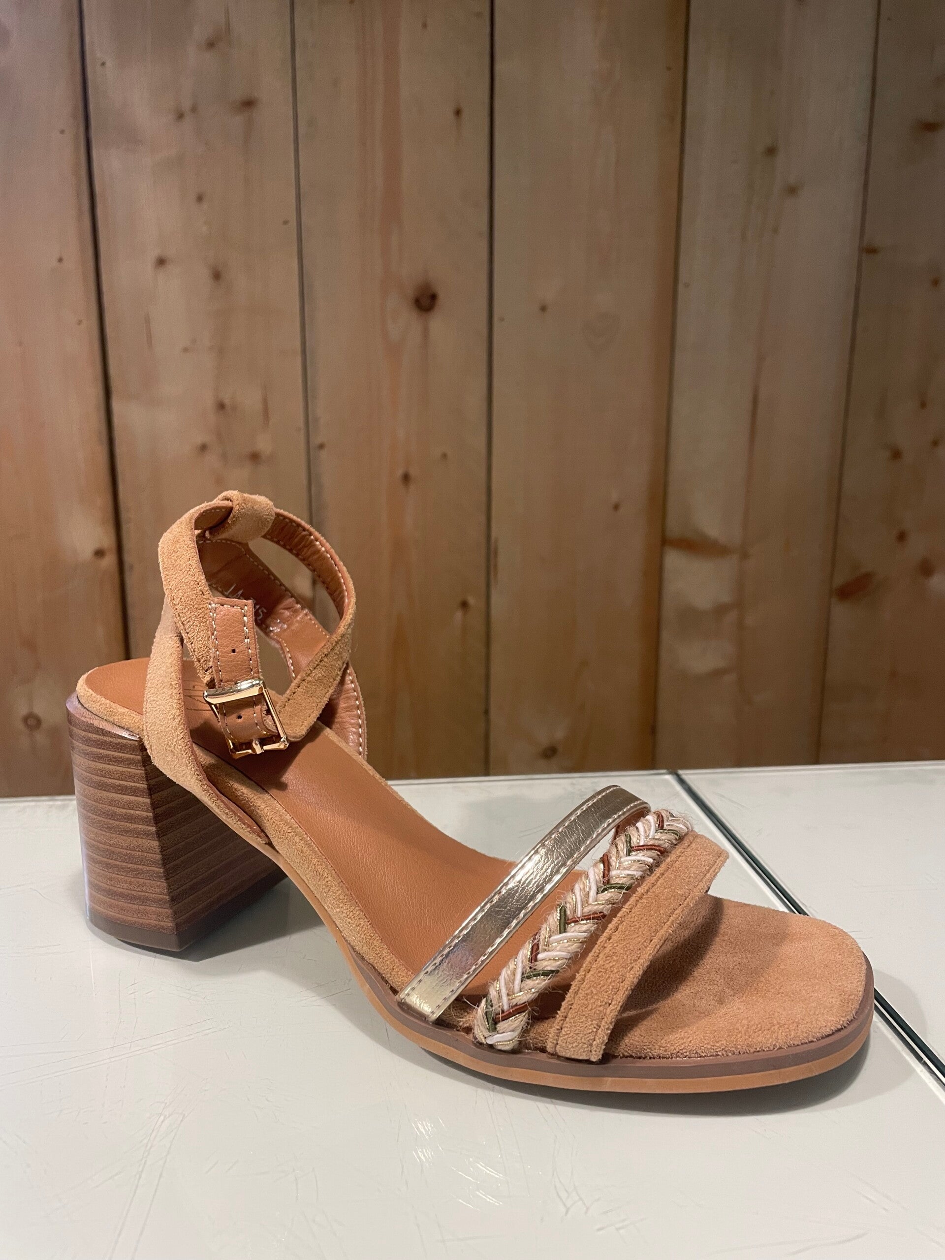 Bruin/camel hakje