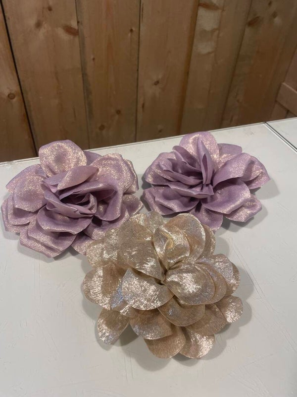 Grote bloemen goud