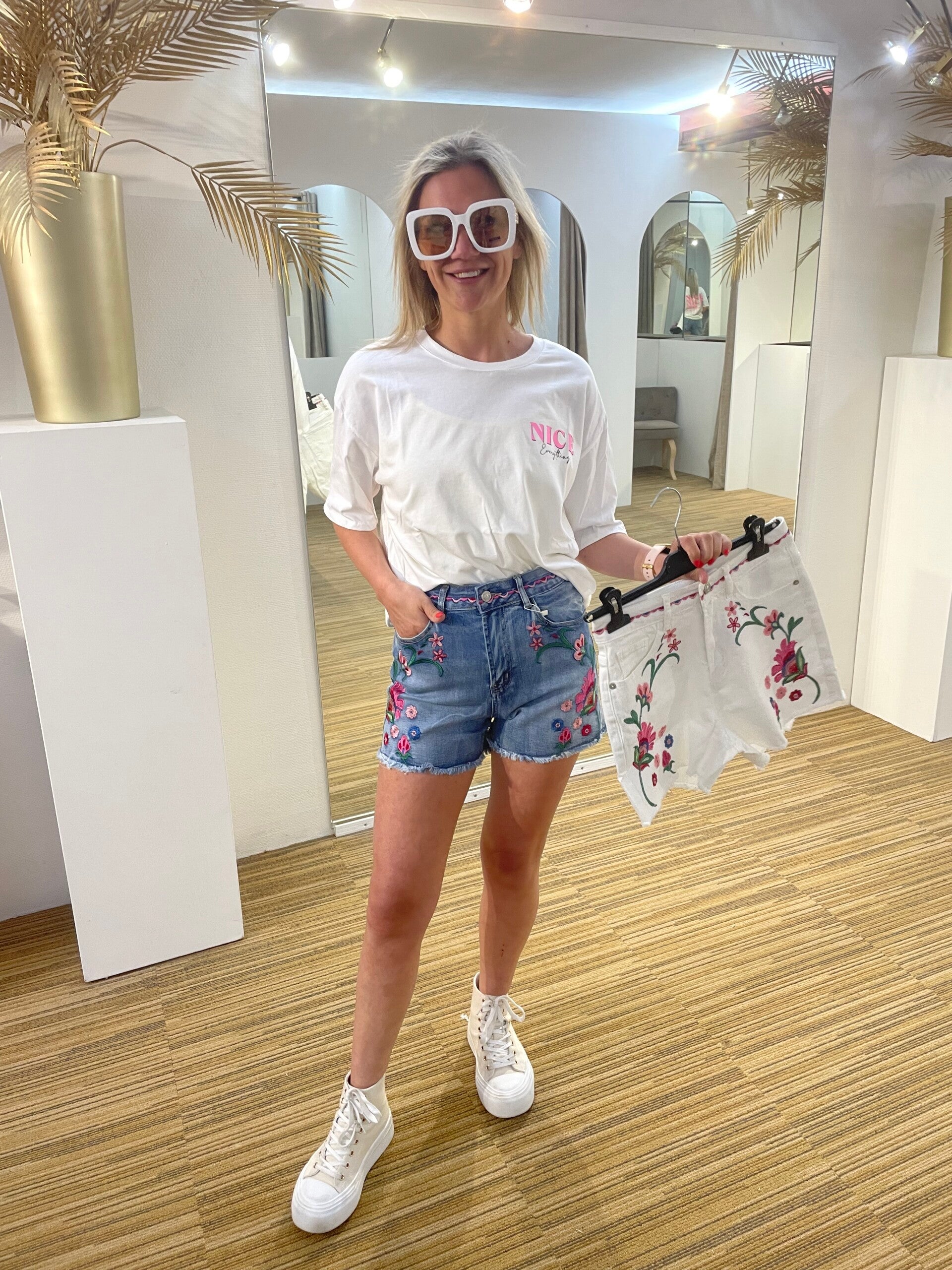 Jeans short wit met bloemetjes