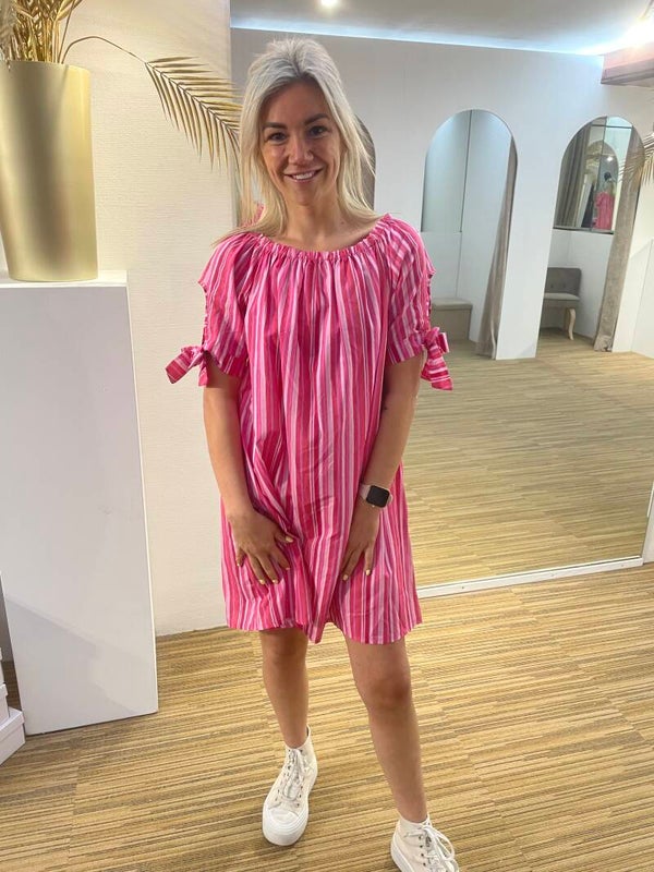 Gestreepte roze,rood,licht roze kleedje