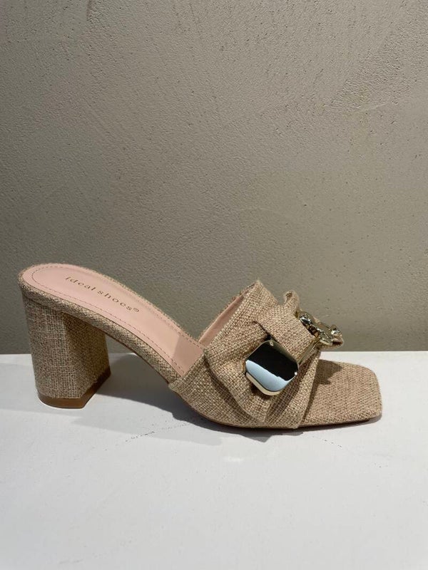 Beige hakje met beer