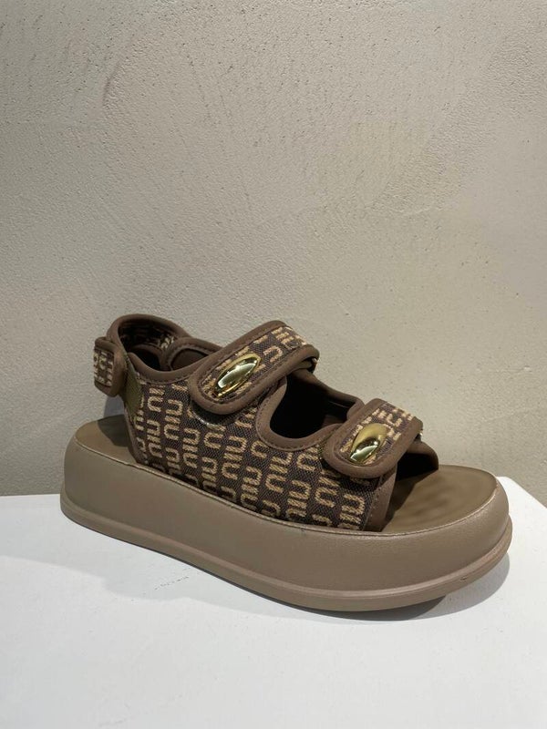 Bruine sandalen