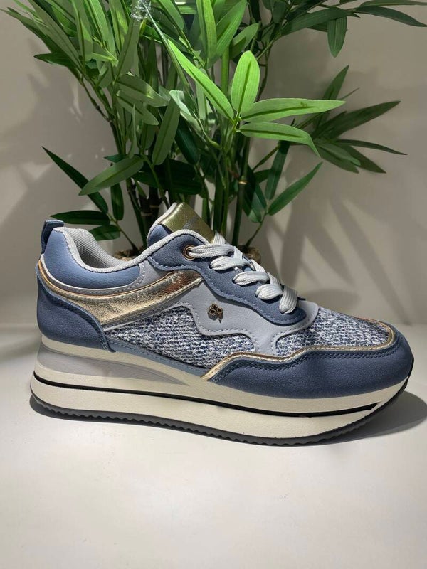 Licht blauwe hoge sneakers