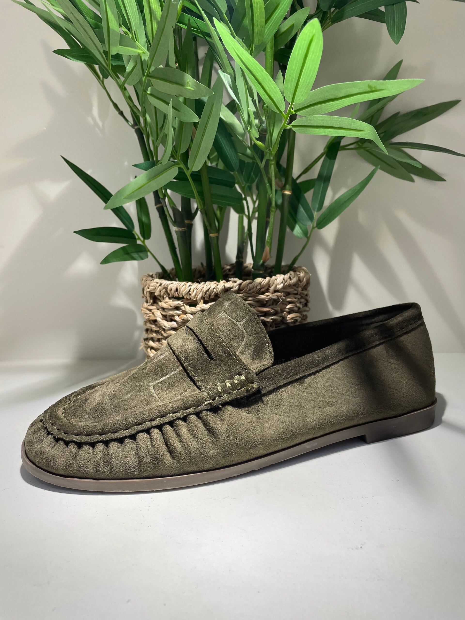 Kaki mocassins
