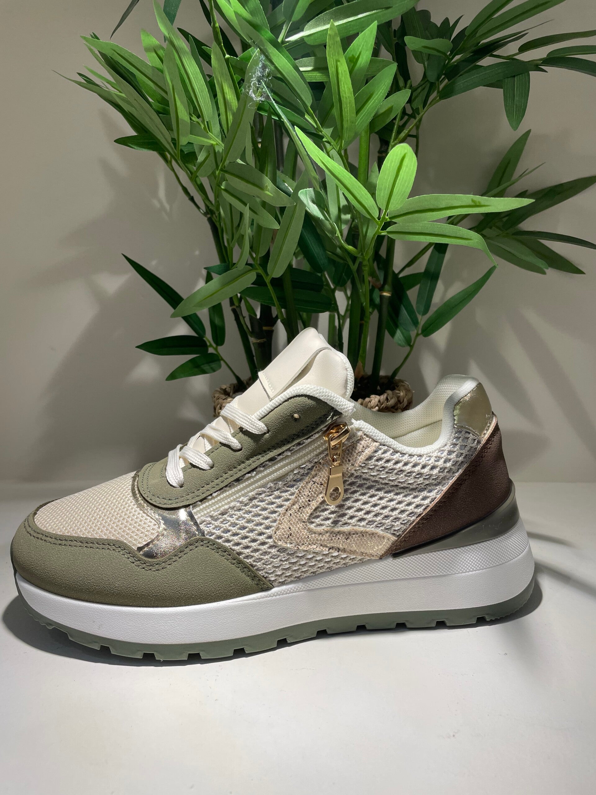 Kaki sneakers