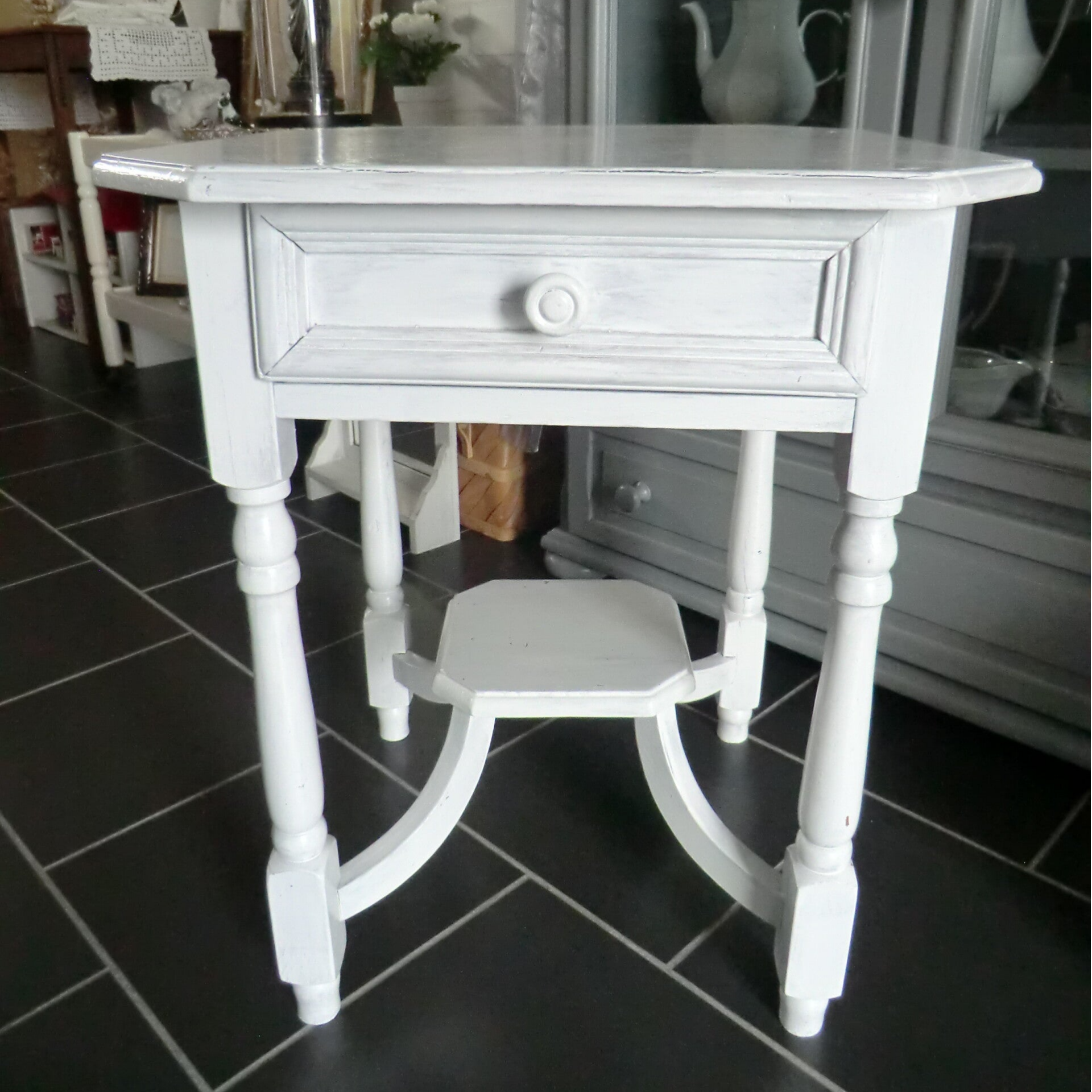 Brocante witte bijzettafel 8-hoekig