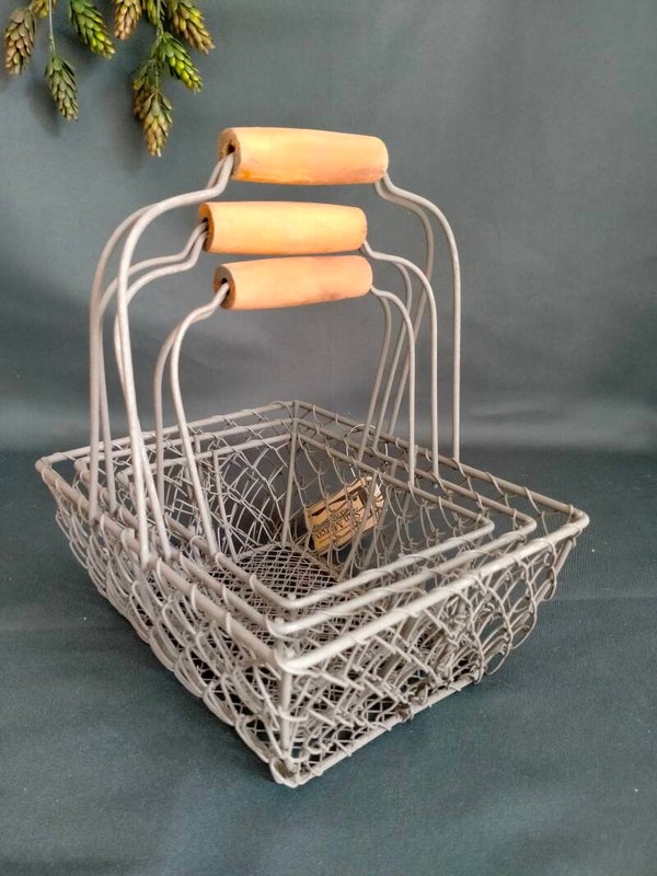 Set van 3 metalen korfjes