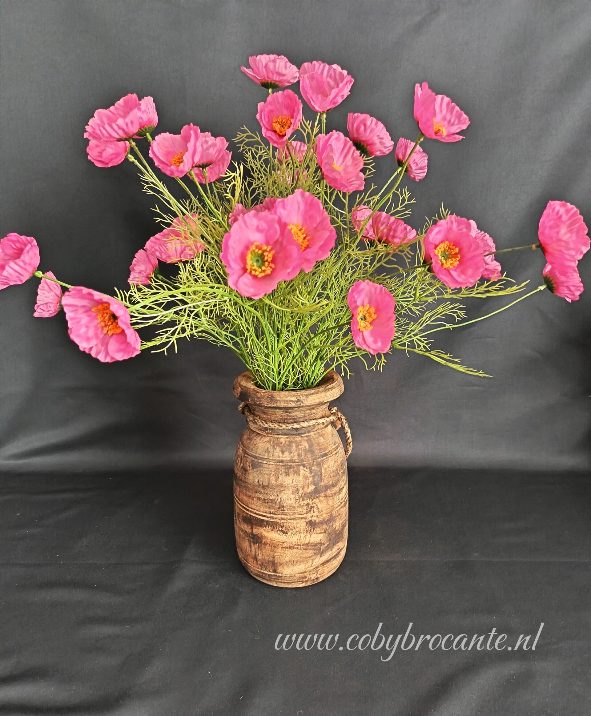 Kunstbloemen en takken