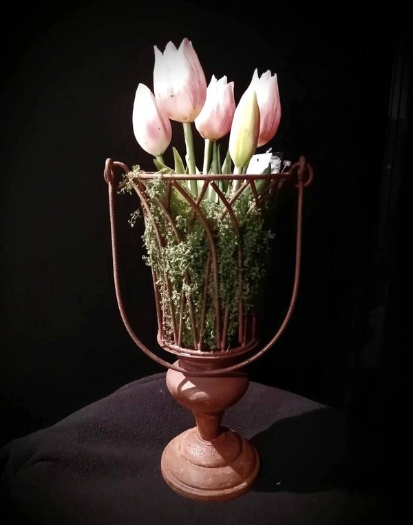 Roest ornament staand met hengsel