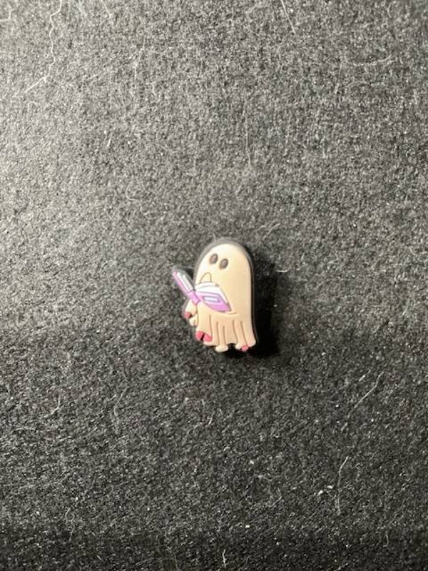 Ghost reading - Hat Pin
