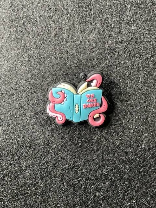 Octopus Reading Book - Hat Pin