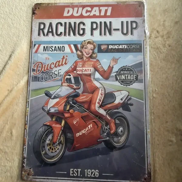 Ducati Racing Pin-Up Reclamebord 20x30 cm – Vintage Retro Wandbord