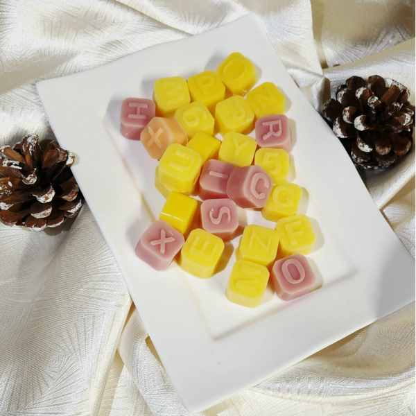 Galets de cire parfumée petits carrés d'alphabet