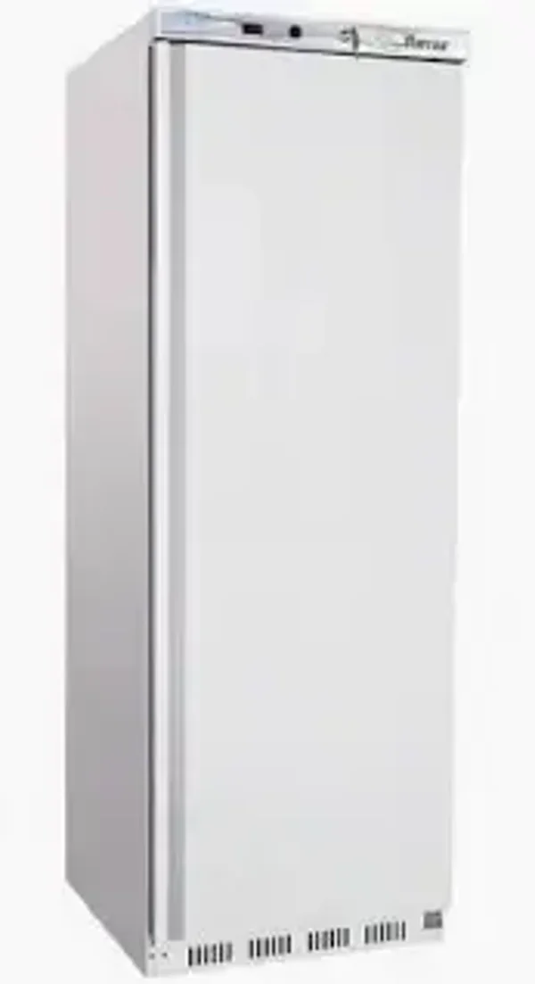 Armadio Congelatore 400 litri. Temperatura -22°C/-15°C. Termostato elettronico. Luci Led. Misure (LxPxH) 60x62,5x186 cm. GN400PSBT