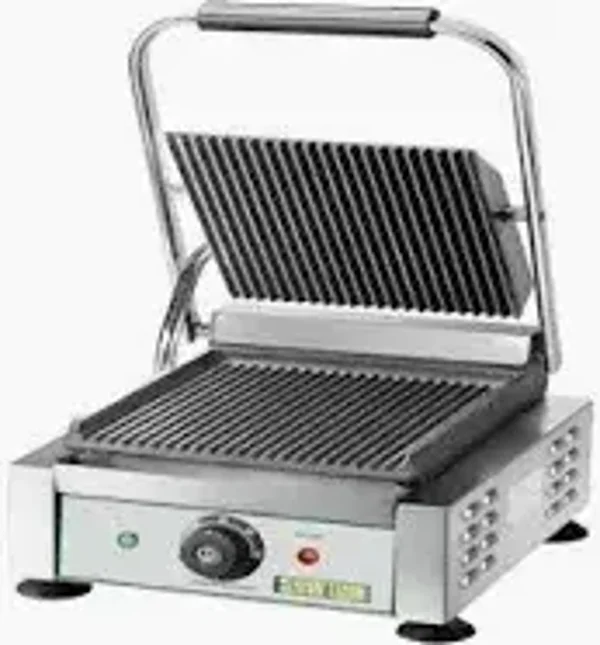 Piastra maxi in ghisa rigata. Struttura in acciaio Inox. EasyLine by FIMAR. Modello EG02. Misure 410x305x210/500(h) mm