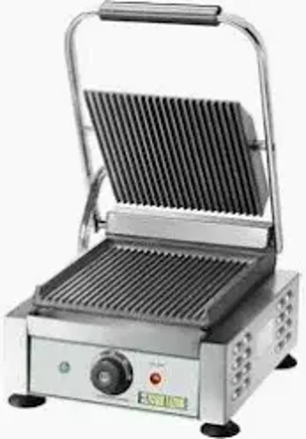 Piastra singola in ghisa rigata. Struttura in acciaio Inox. EasyLine by FIMAR. Modello EG01. Misure 300x340x210/500(h) mm