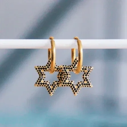Oorring met crystal ster - zwart/goud