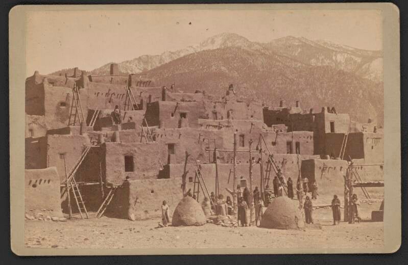 Taos Pueblo, village traditionnel des nations Pueblo près de Santa Fe, Nouveau-Mexique