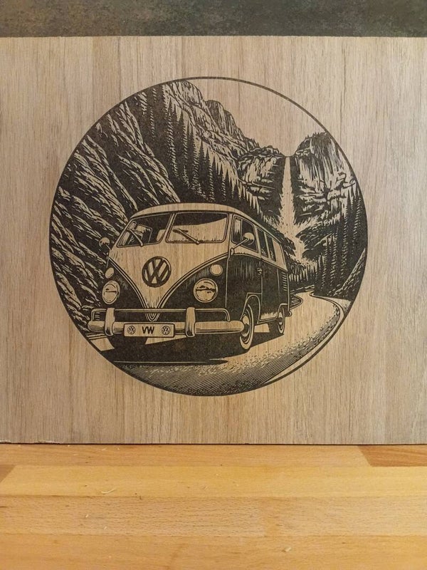 Gravure VW sur planche en fibre de bois