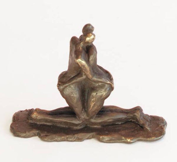 Huwelijk geschenk “Geborgenheid samen knielend”