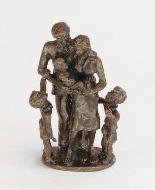 Familie beeldje “Gezin met zoon en dochter”