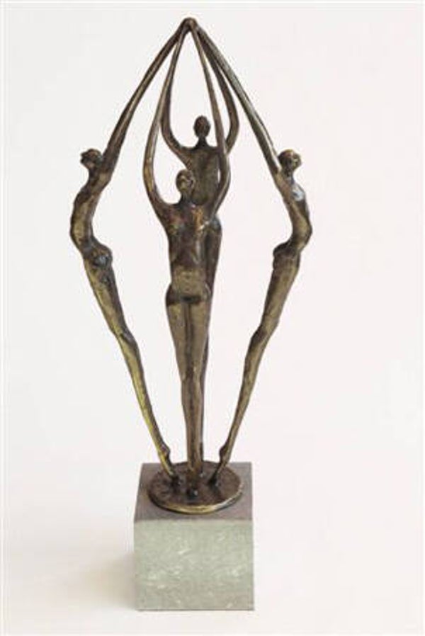 Zakelijk sculptuur “Reaching to the top”