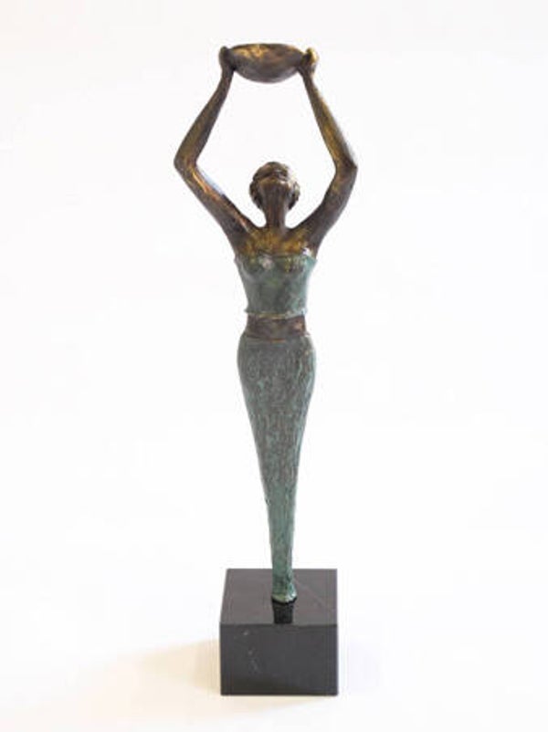 Vrouwen sculptuur “Sensation” groen gepatineerd