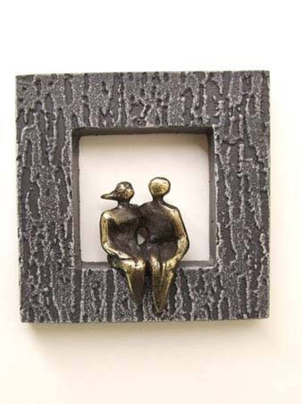 Liefdes sculptuur “Bewondering voor elkaar” wanddecoratie van kunsthars