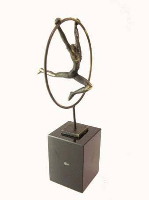 Vrouwen sculptuur “Go for it”